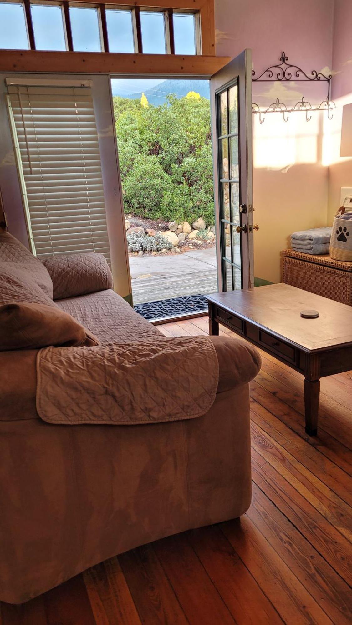 Angel Cottage With A Sauna Or The Cozy With A Jacuzzi Tub, Both Are Studios With A View Of Mount Shasta Quarto foto